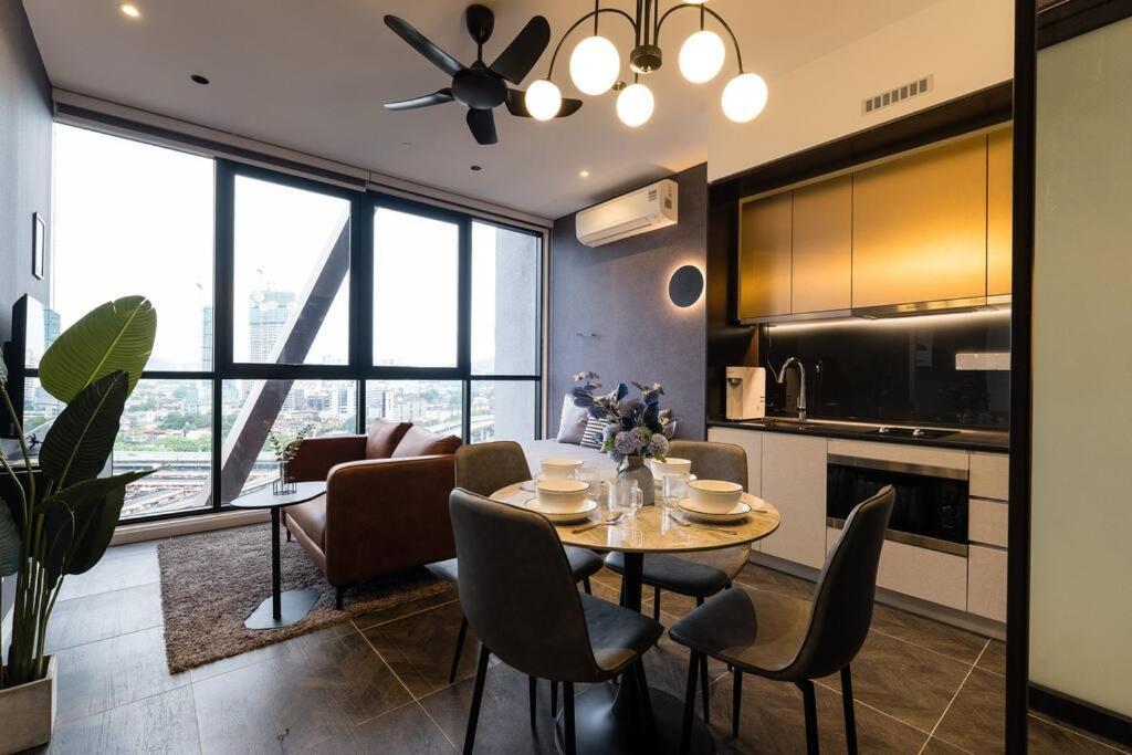 Klcc Musicalsty5Pax At Scarletzsuites Kuala Lumpur Esterno foto